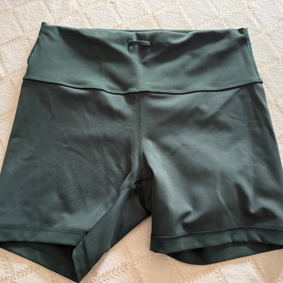 Lululemon Wunder Train high rise short - Picture 4 of 6